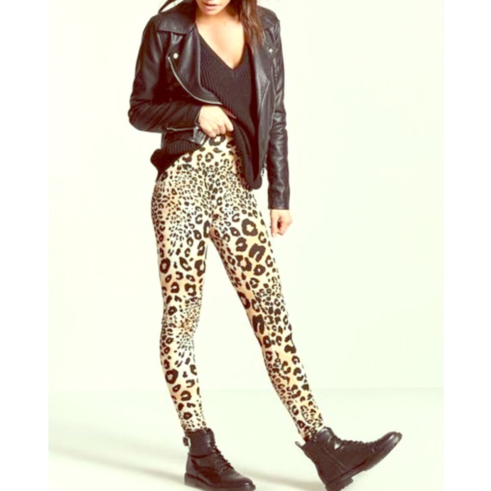 One left!! 🌺 Brushed Leopard Print Leggings! 1 Sz